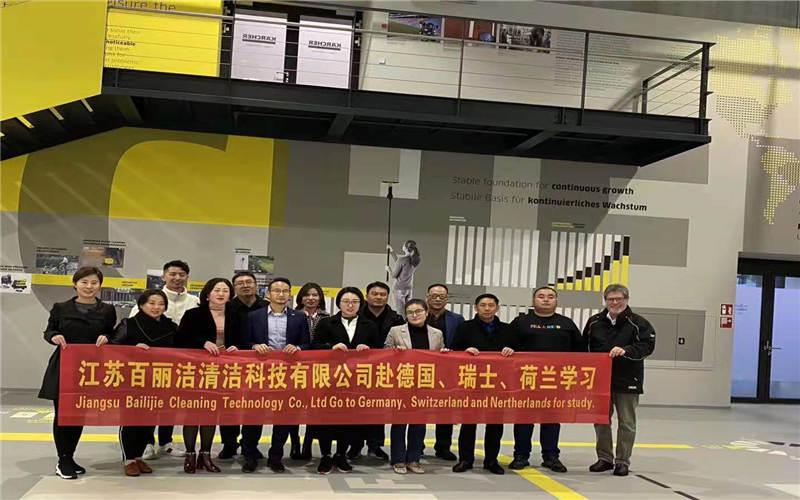 高空外墻清洗的必要性和危險性意味著團隊的專業(yè)性
